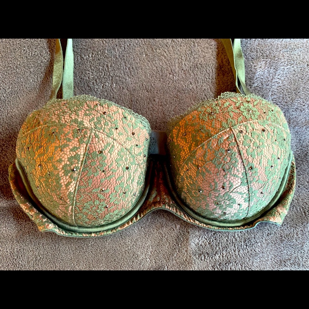 34D VS “Dream Angels” Bra